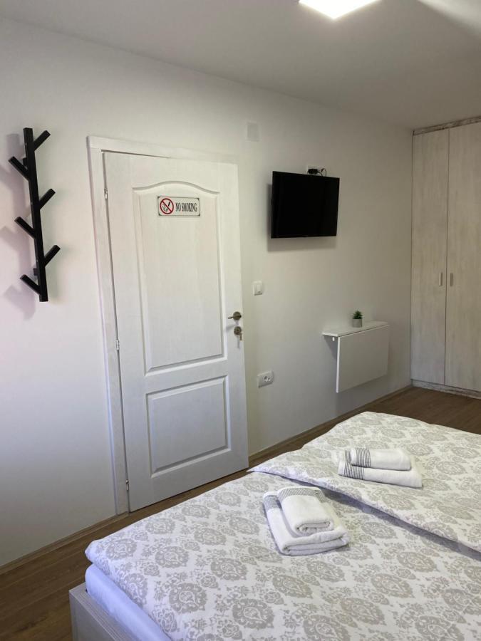 Omis Rooms Pancevo Exterior photo