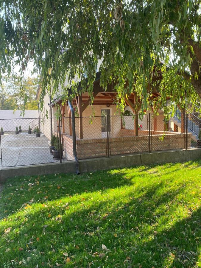 Omis Rooms Pancevo Exterior photo